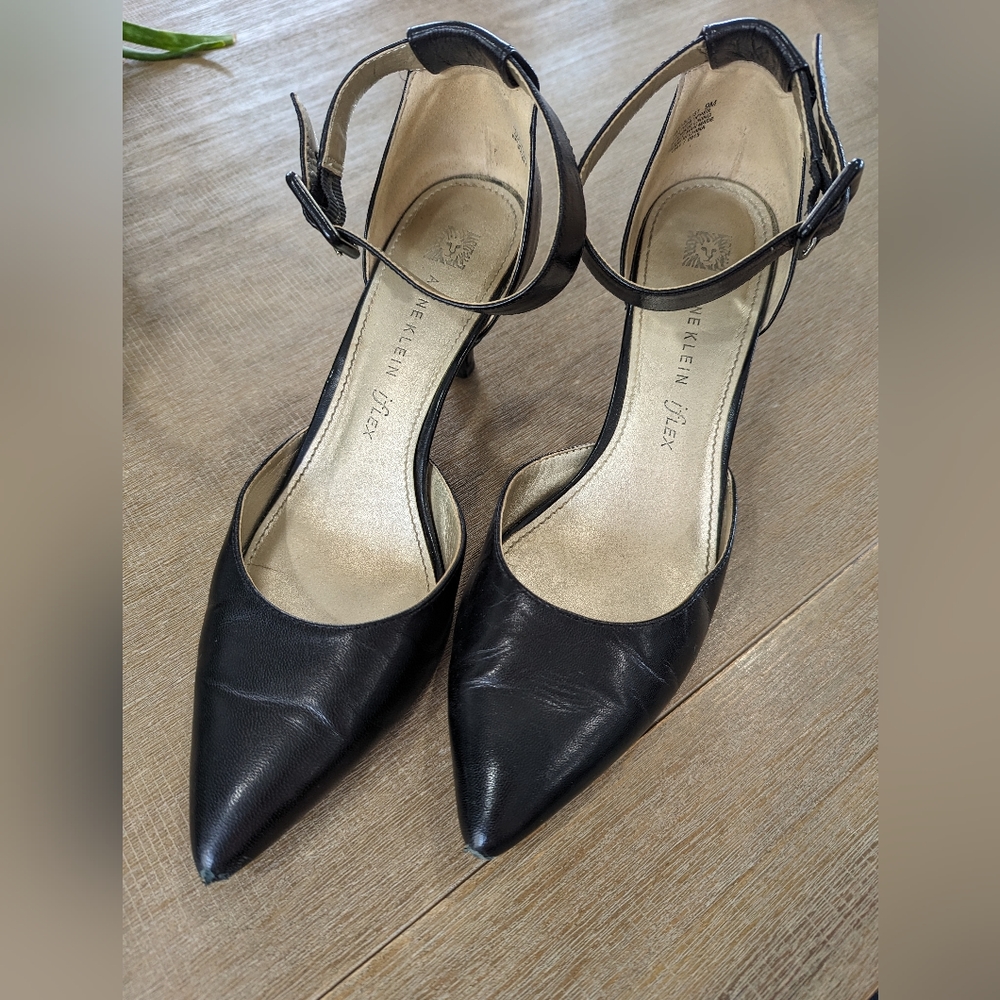 Anne Klein black fabulist, size 9